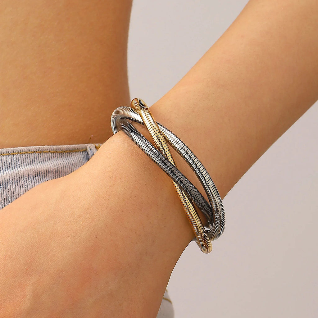 European and American exaggerated necklace personality snake bone multi-layer three line winding loop buckle punk metal necklace